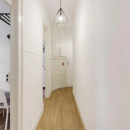 Bright 1br Castelo Sao Jorge - Graca Getaway | By Airnest * Лісабон